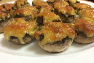 Фаршированные шампиньоны под сырной шапкой