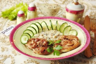 Медальоны из индейки с грибным соусом