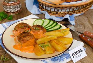 Тефтели в сметанно-томатном соусе