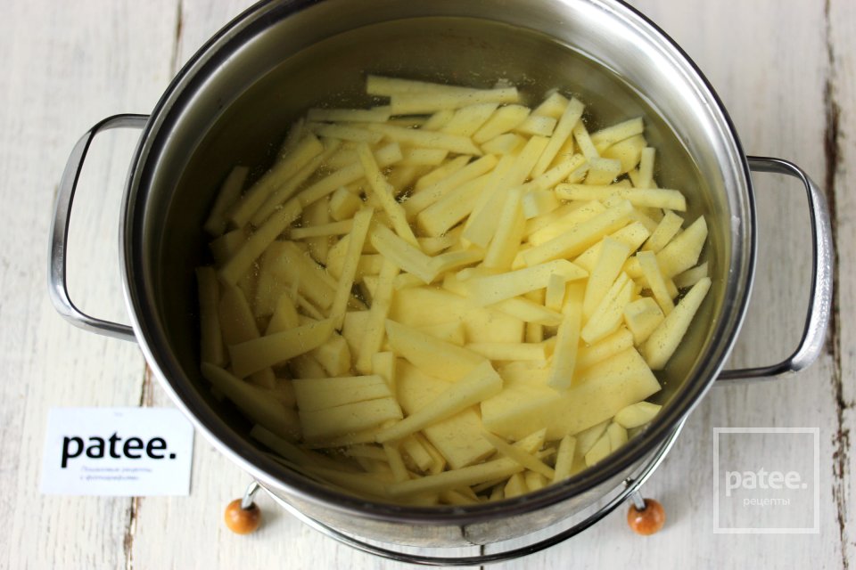 Рыбный суп из хека с мидиями - Шаг 2