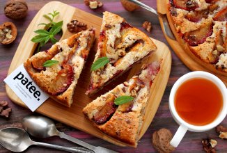 Ореховый пирог со сливами