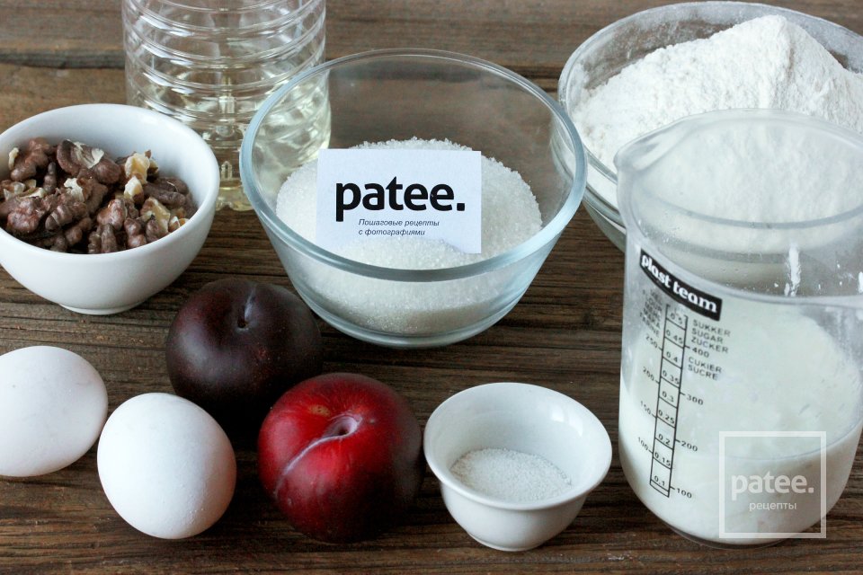 Ореховый пирог со сливами - Шаг 1