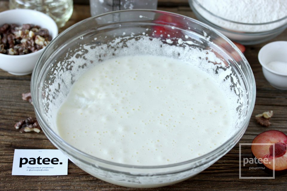 Ореховый пирог со сливами - Шаг 4