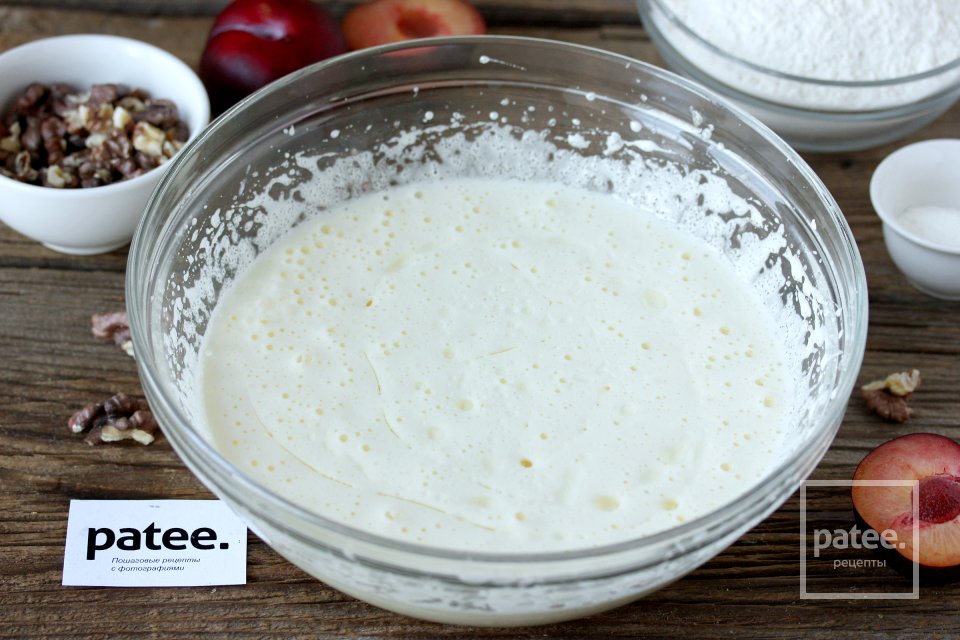 Ореховый пирог со сливами - Шаг 5