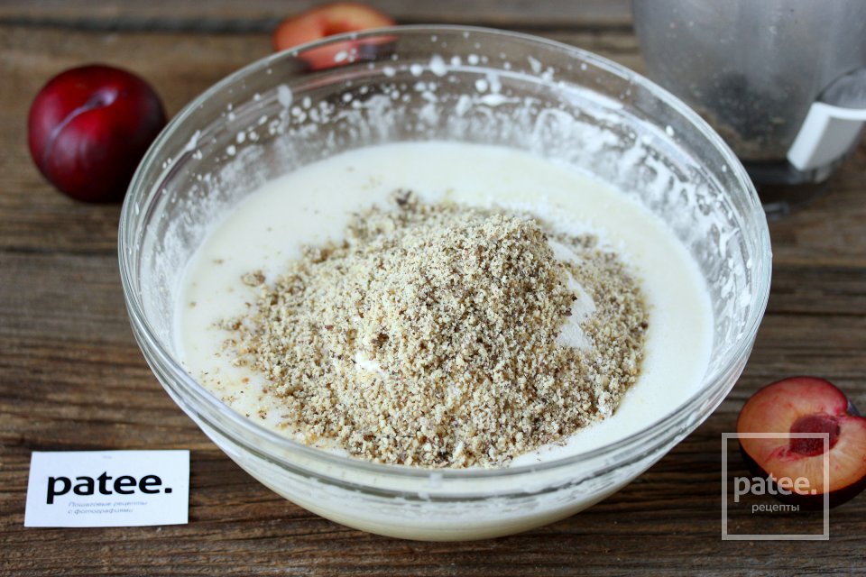 Ореховый пирог со сливами - Шаг 7