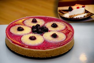 Чизкейк ванильный с фруктами.