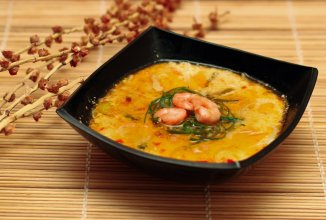 Кокосовый суп с креветками и имберём