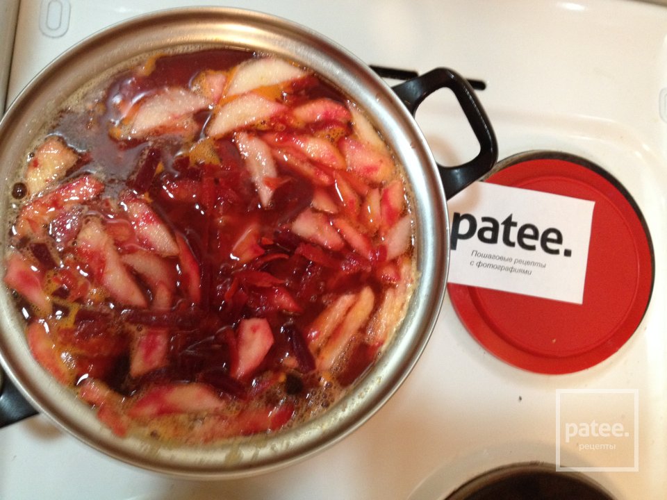 Борщ украинский с черносливом и яблоками - Шаг 11