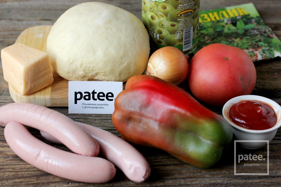 Пицца с сосисками и оливками - Шаг 1