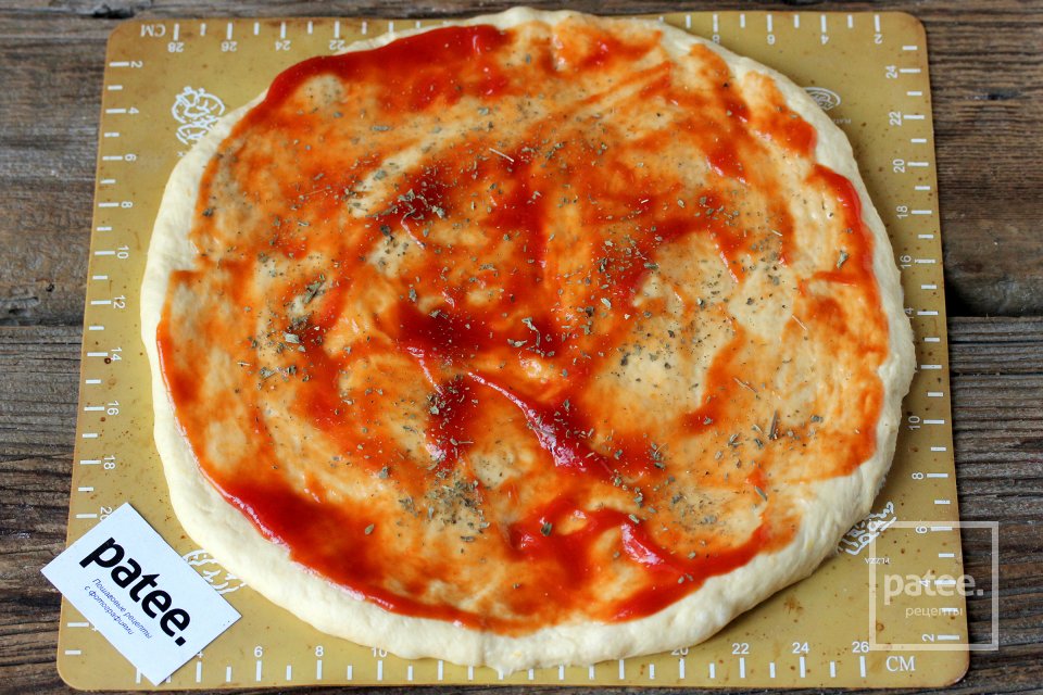 Пицца с сосисками и оливками - Шаг 4