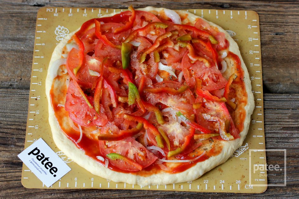 Пицца с сосисками и оливками - Шаг 7