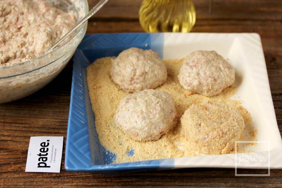 Пышные котлеты на сметане - Шаг 10