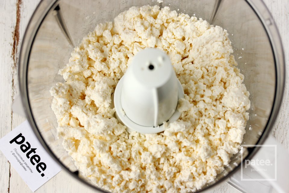 Мягкий плавленый сыр с паприкой и травами - Шаг 2