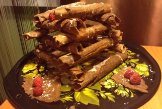 Вафли с шоколадом и малиной