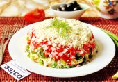 Салат с ветчиной и крабовыми палочками