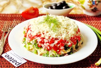 Салат с ветчиной и крабовыми палочками