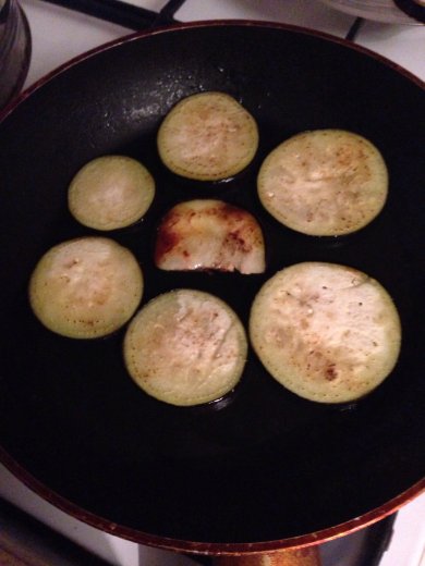 Пирамидки из кабачков и баклажан с помидором - Шаг 1