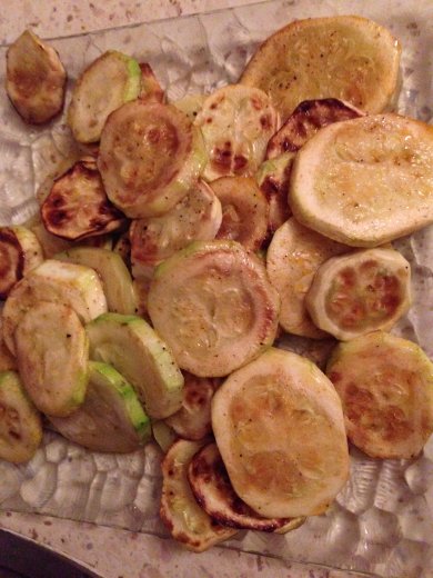 Пирамидки из кабачков и баклажан с помидором - Шаг 2