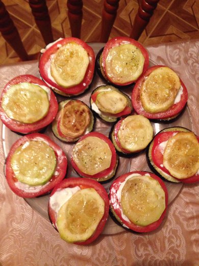 Пирамидки из кабачков и баклажан с помидором - Шаг 5