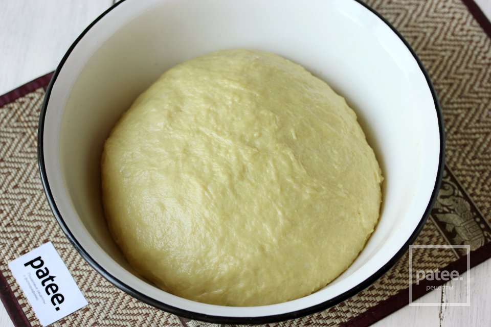 Воздушные пирожки с замороженной вишней - Шаг 12