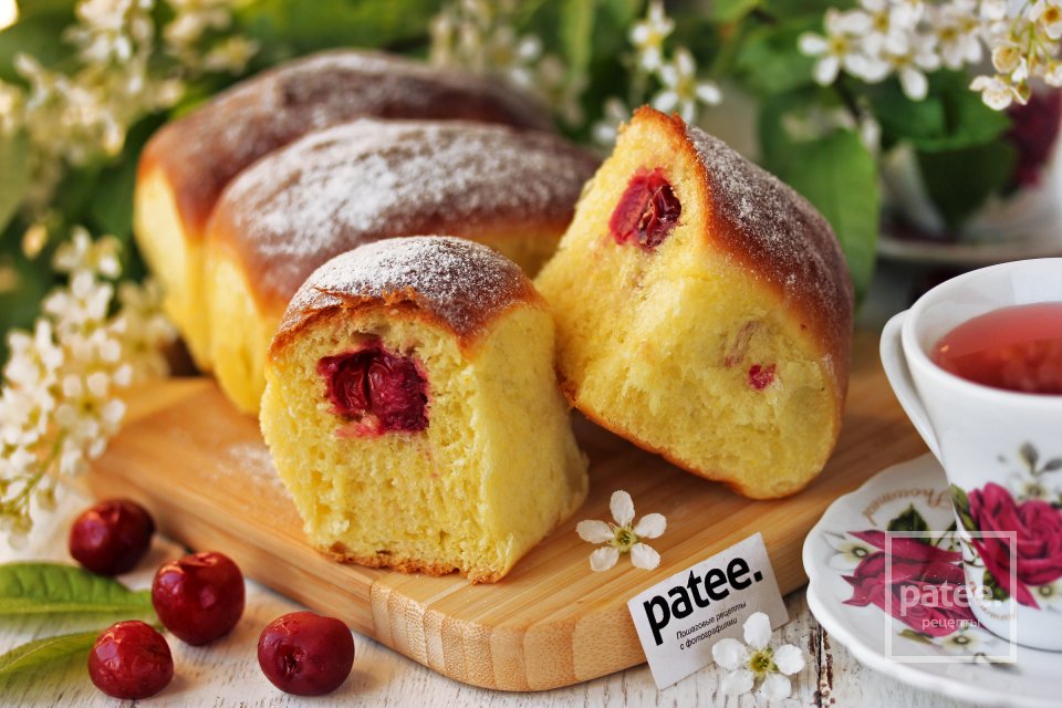 Воздушные пирожки с замороженной вишней - Шаг 20