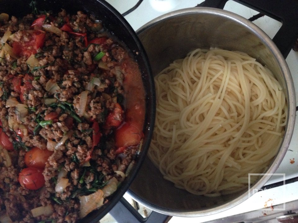 Паста с фаршем и томатами - Шаг 4