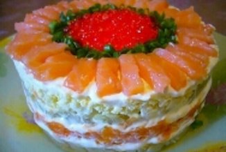 Слоеный салат с семгой