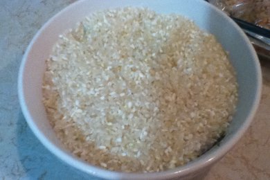 Пикантные крылышки с рисом и яблоком - приготовление