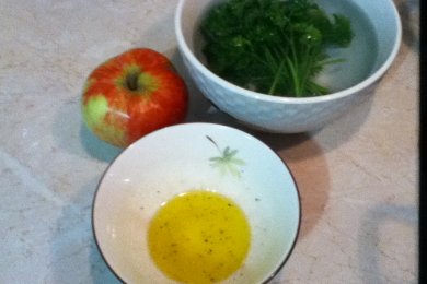 Пикантные крылышки с рисом и яблоком - приготовление