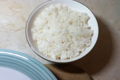 Пикантные крылышки с рисом и яблоком - приготовление