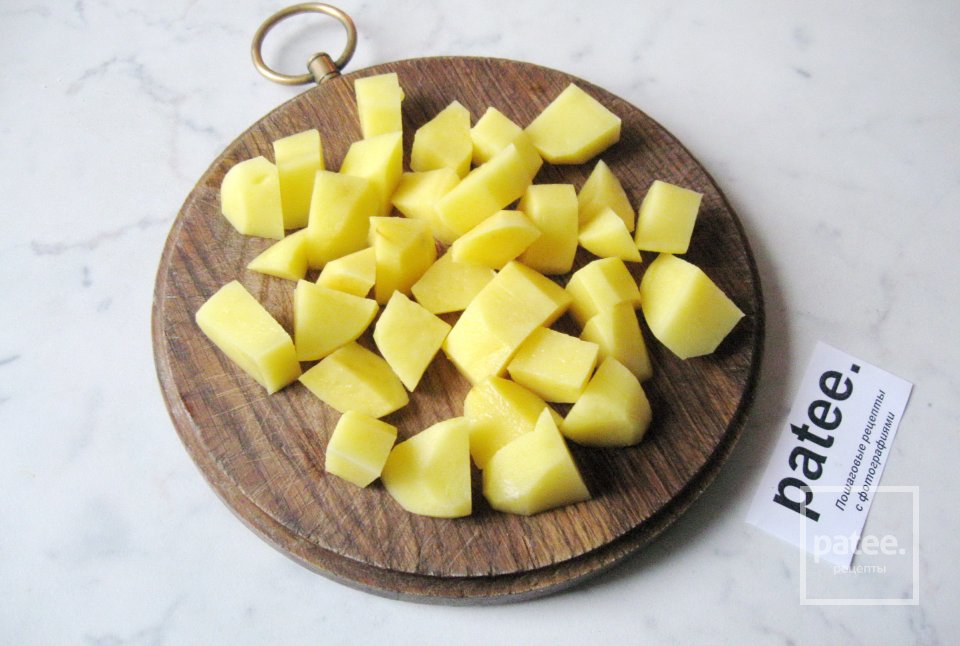 Щи с зеленым горошком и солеными огурцами - Шаг 3