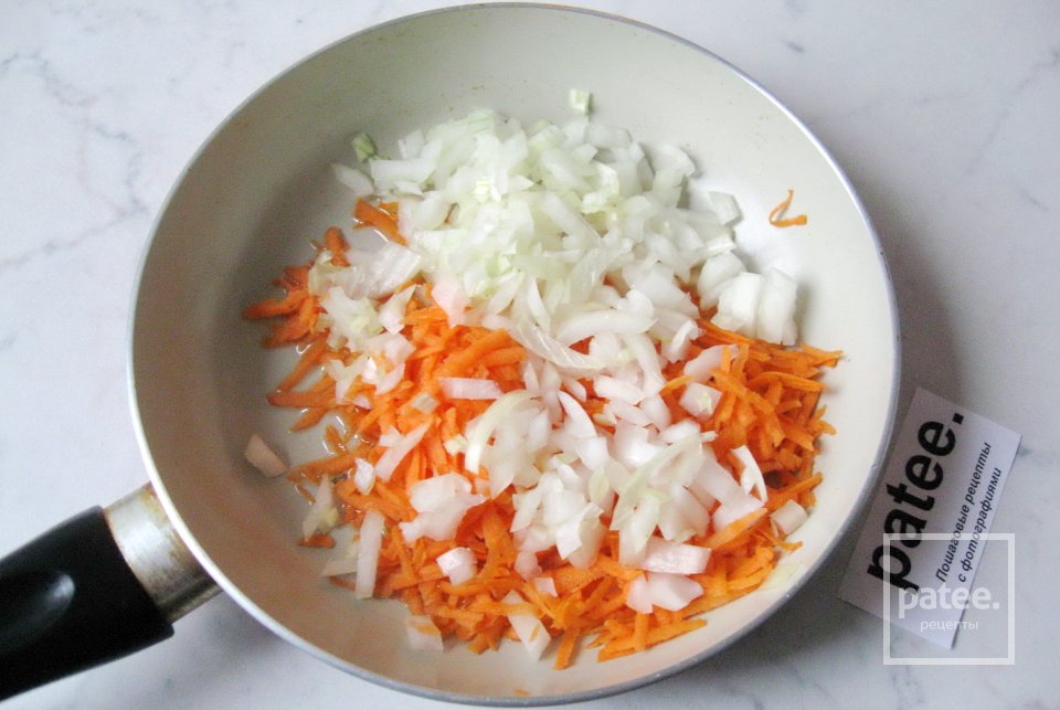 Щи с зеленым горошком и солеными огурцами - Шаг 4