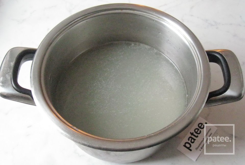 Щи с зеленым горошком и солеными огурцами - Шаг 2