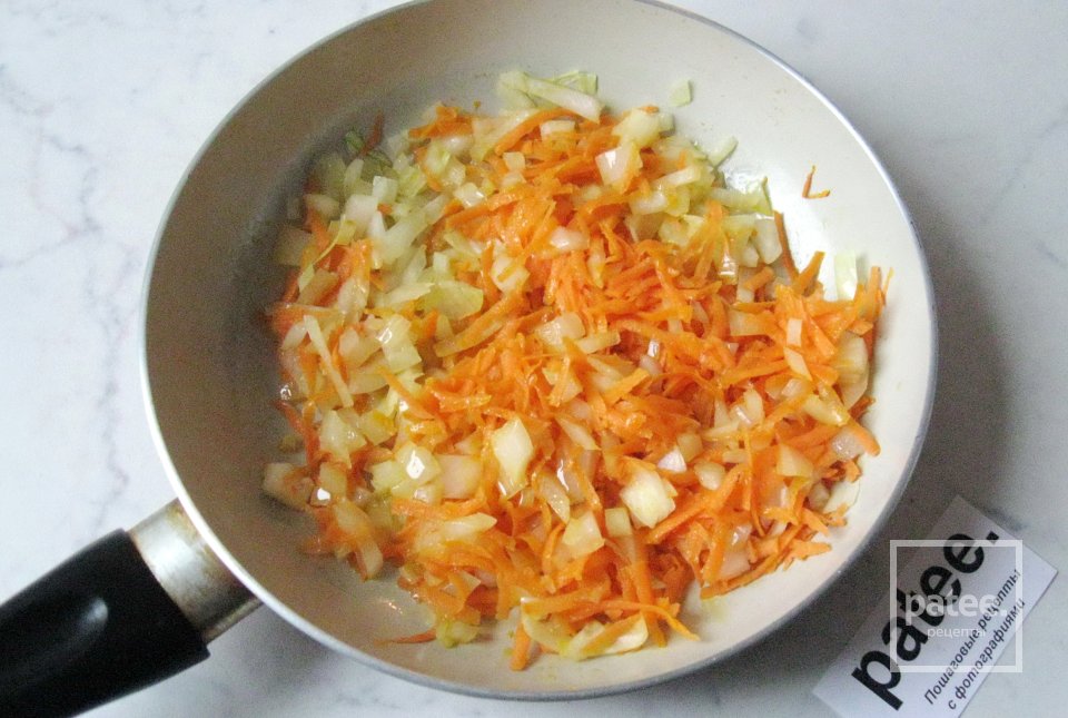 Щи с зеленым горошком и солеными огурцами - Шаг 5