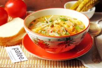 Щи с зеленым горошком и солеными огурцами