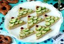 Канапе с сельдью и огурцом Ёлочки