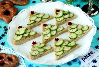 Канапе с сельдью и огурцом Ёлочки