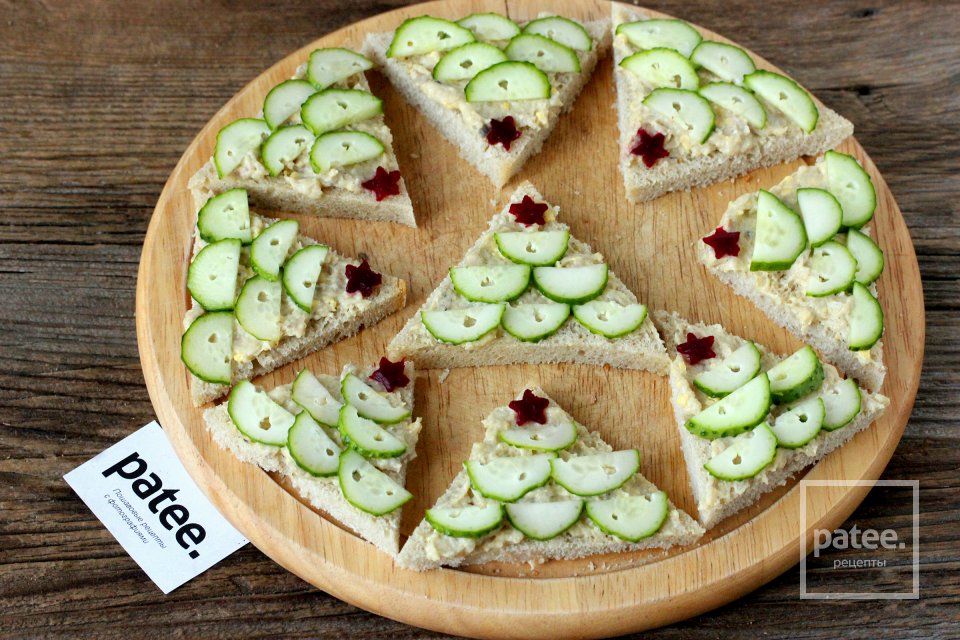 Канапе с сельдью и огурцом Ёлочки - Шаг 14