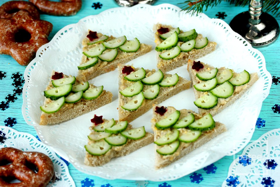 Канапе с сельдью и огурцом Ёлочки - Шаг 16