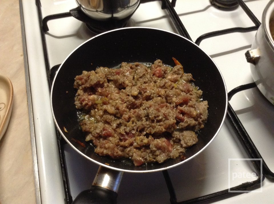 Теплый салат с фаршем - Шаг 2