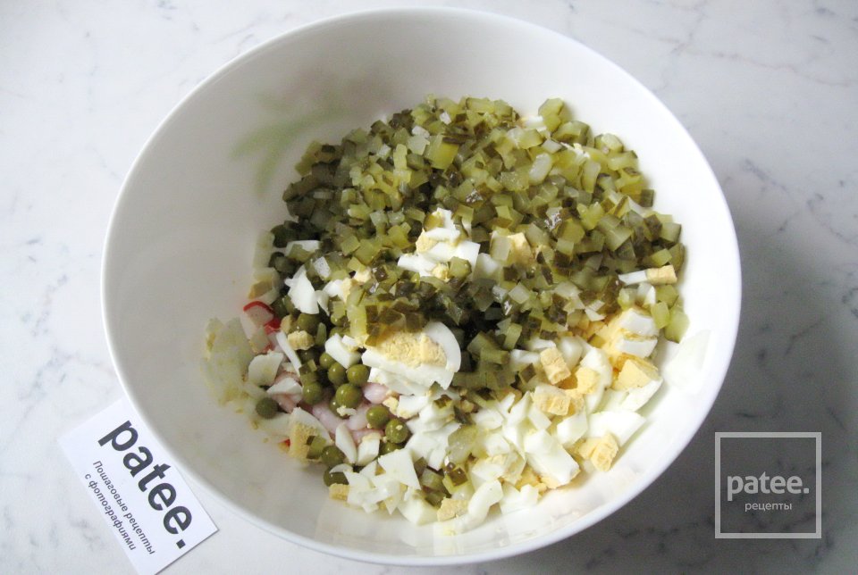 Салат  с креветками и солёными огурцами - Шаг 6