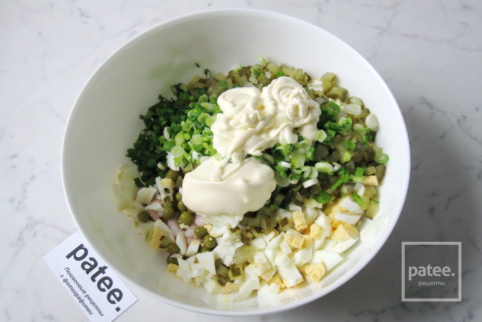 Салат  с креветками и солёными огурцами - Шаг 8