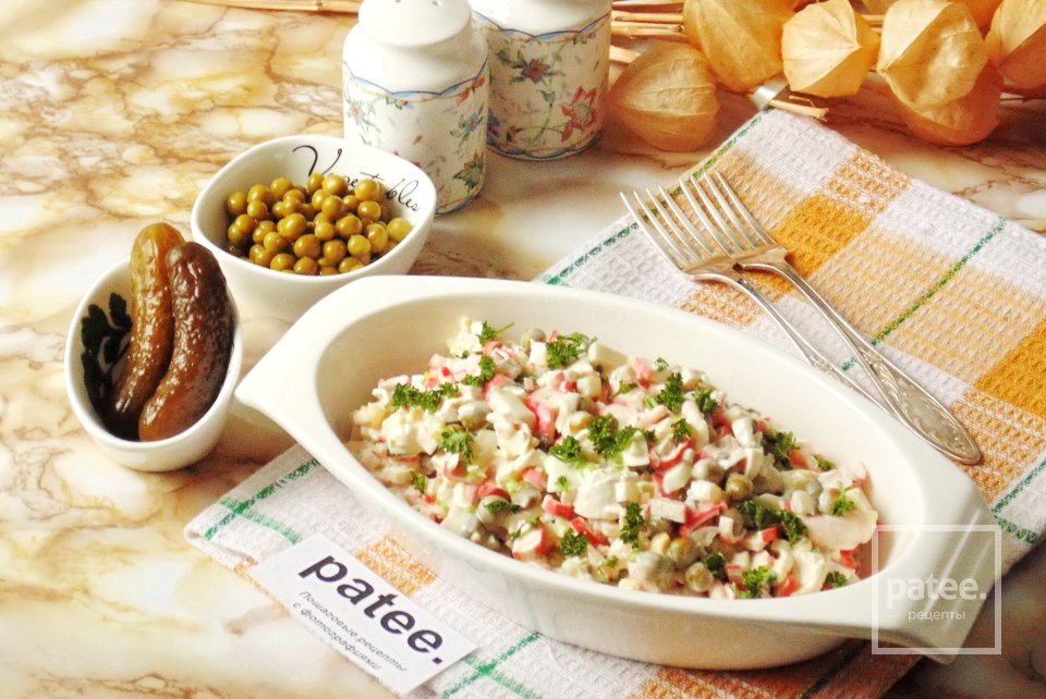 Салат  с креветками и солёными огурцами - Шаг 10