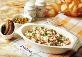Салат  с креветками и солёными огурцами