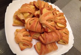 Конвертики с яблоками из творожного теста