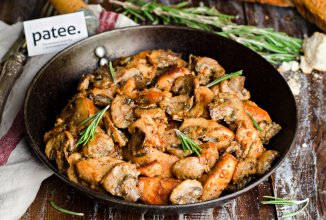 Курица с грибами и розмарином