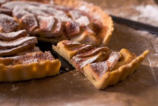 Яблочный тарт с корицей