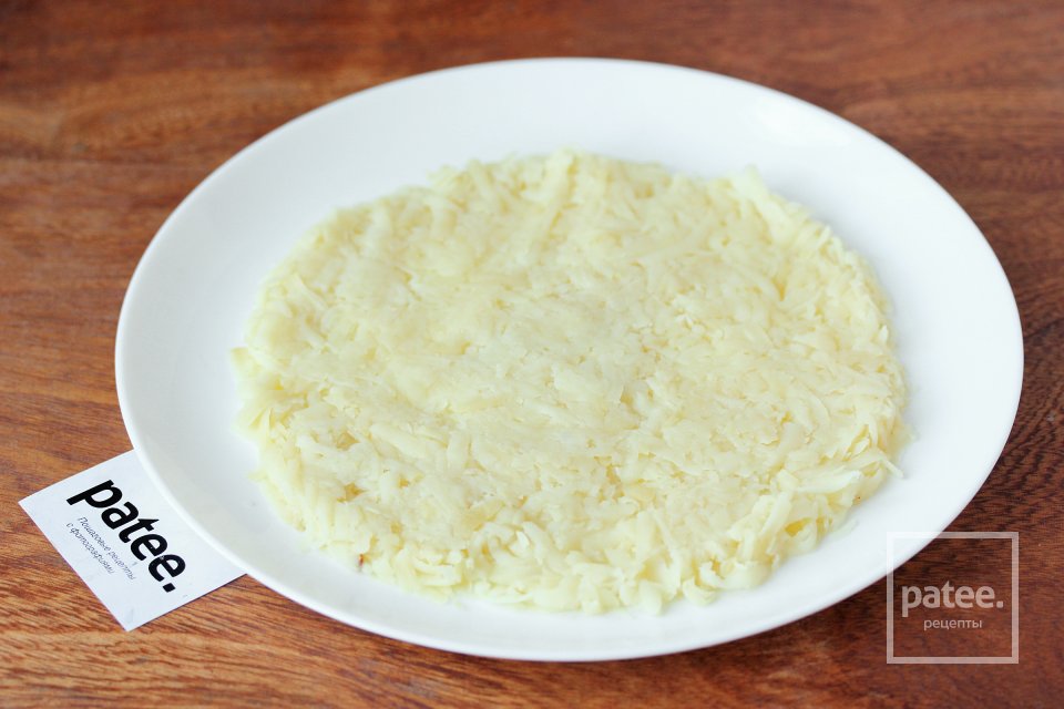 Новогодний салат Шар на ёлку - Шаг 2