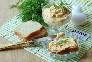 Паштет из печени трески с яйцом и луком
