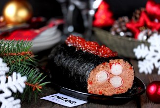 Праздничный рыбный рулет с крабовыми палочками